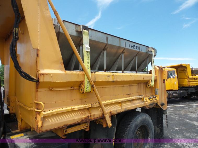 image for item L2893 2001 International 4900 dump truck