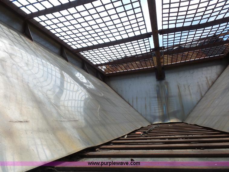 image for item L2893 2001 International 4900 dump truck