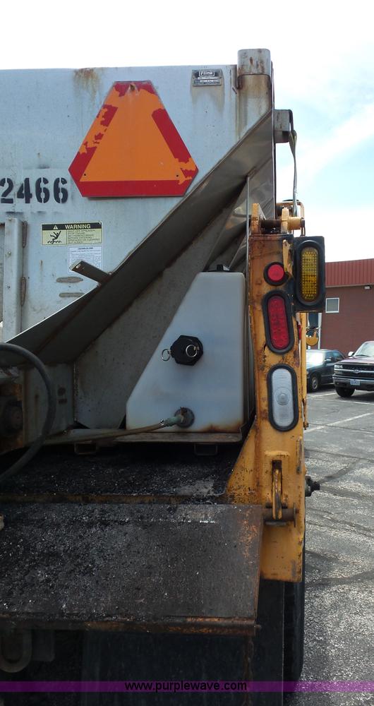 image for item L2893 2001 International 4900 dump truck