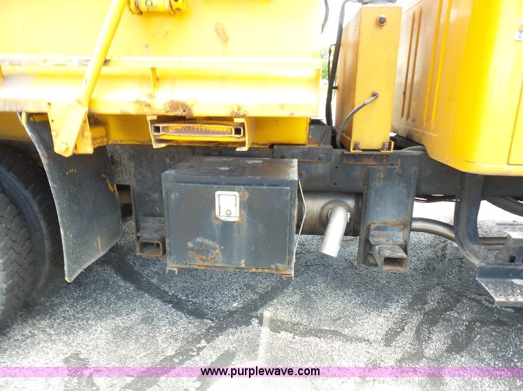 image for item L2893 2001 International 4900 dump truck