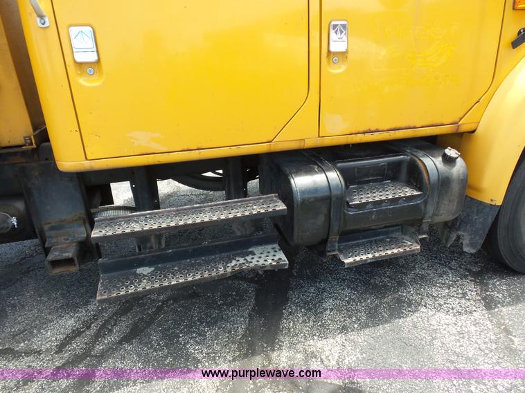 image for item L2893 2001 International 4900 dump truck