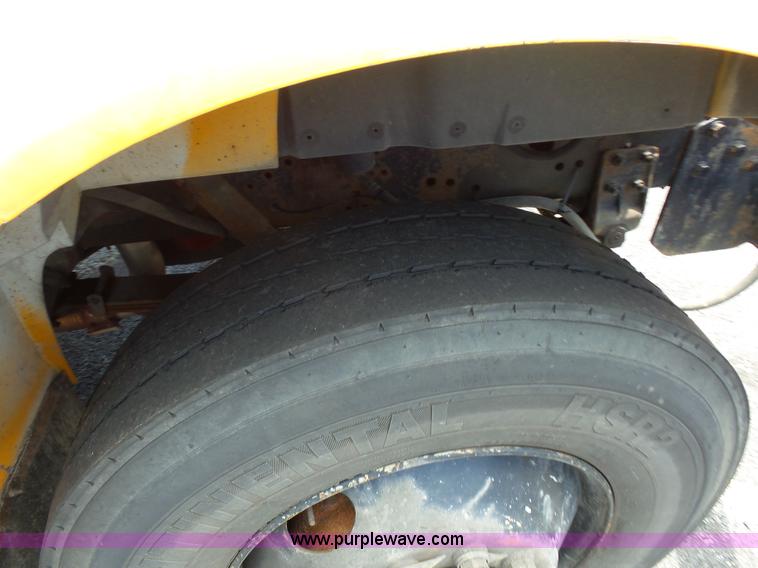 image for item L2893 2001 International 4900 dump truck