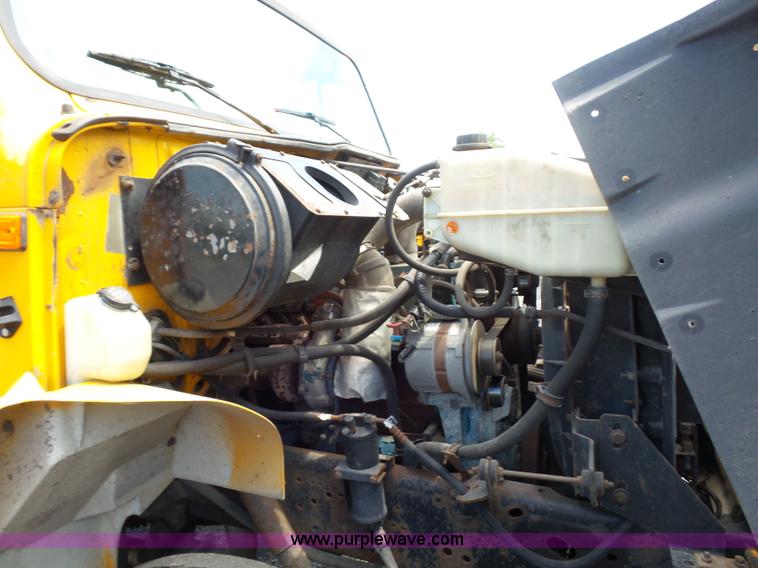 image for item L2893 2001 International 4900 dump truck