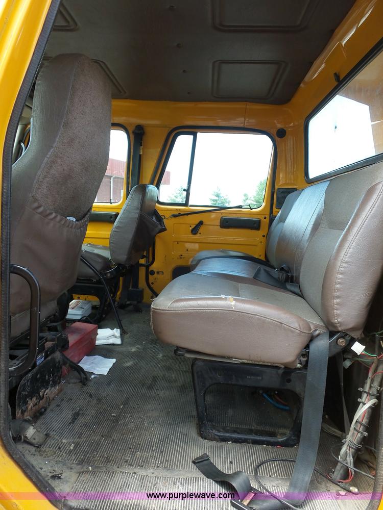 image for item L2893 2001 International 4900 dump truck