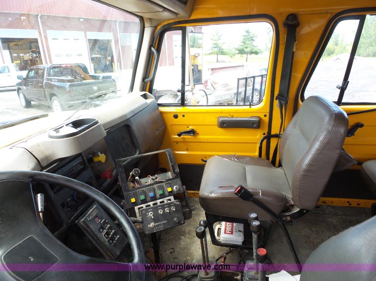 image for item L2893 2001 International 4900 dump truck