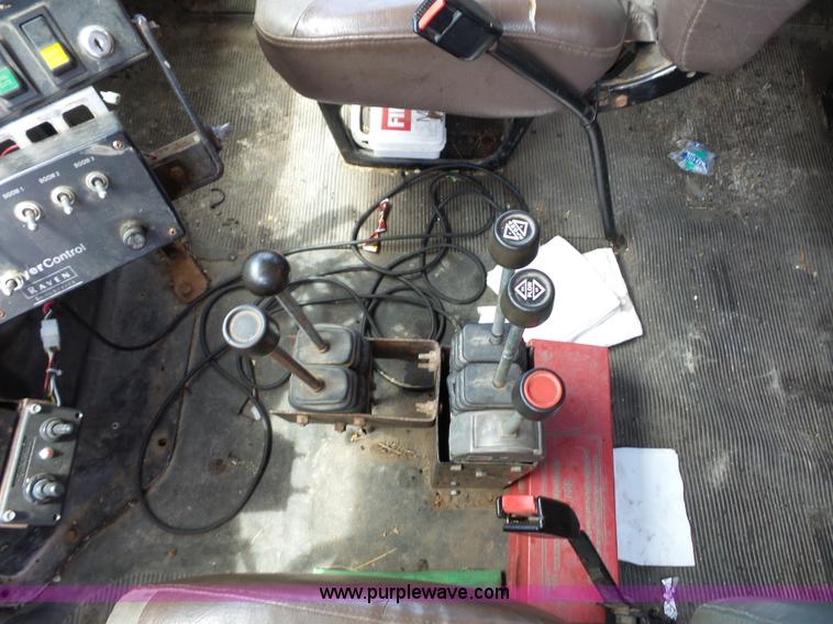 image for item L2893 2001 International 4900 dump truck