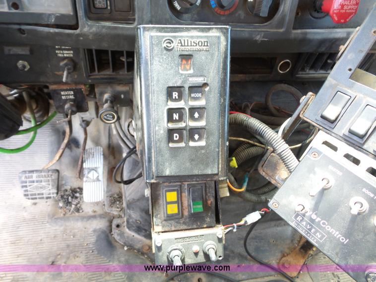 image for item L2893 2001 International 4900 dump truck