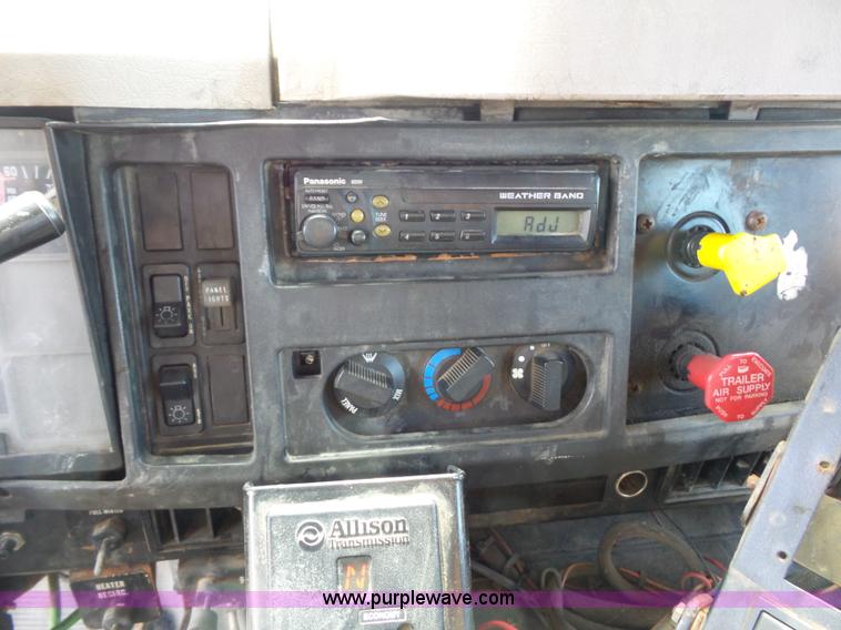 image for item L2893 2001 International 4900 dump truck