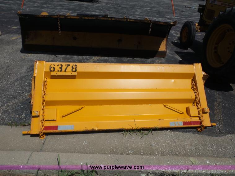 image for item L2893 2001 International 4900 dump truck