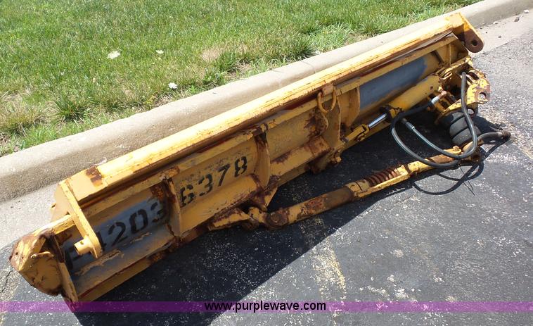 image for item L2893 2001 International 4900 dump truck