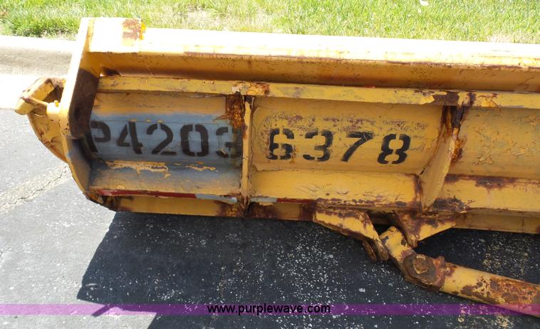 image for item L2893 2001 International 4900 dump truck