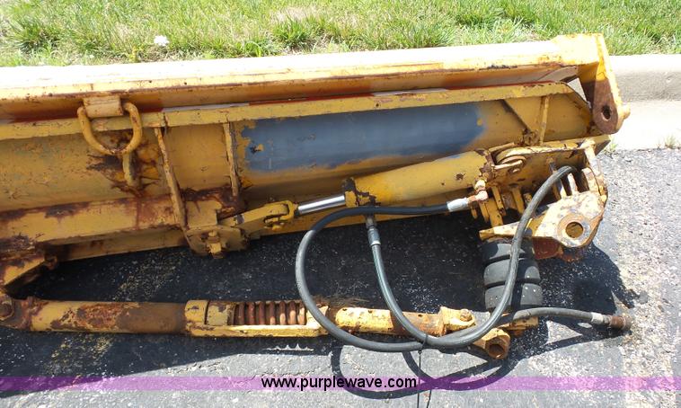 image for item L2893 2001 International 4900 dump truck