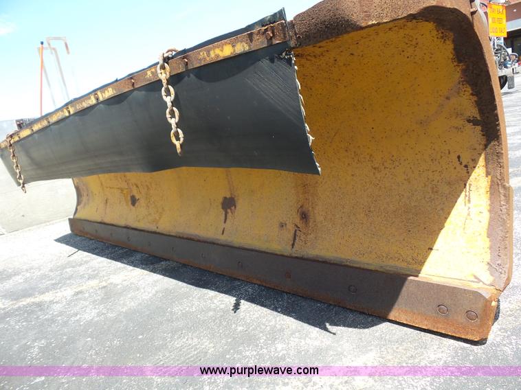 image for item L2893 2001 International 4900 dump truck