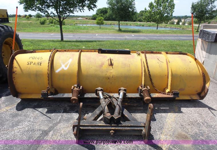 image for item L2893 2001 International 4900 dump truck