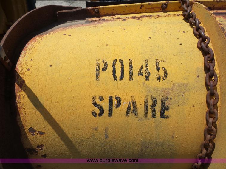 image for item L2893 2001 International 4900 dump truck