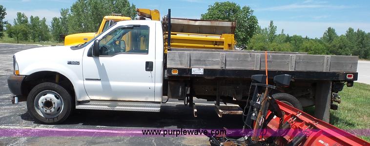 image for item L2894 2002 Ford F550 Super Duty flatbed truck