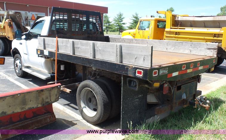 image for item L2894 2002 Ford F550 Super Duty flatbed truck