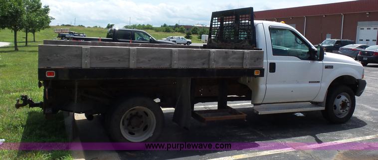 image for item L2894 2002 Ford F550 Super Duty flatbed truck