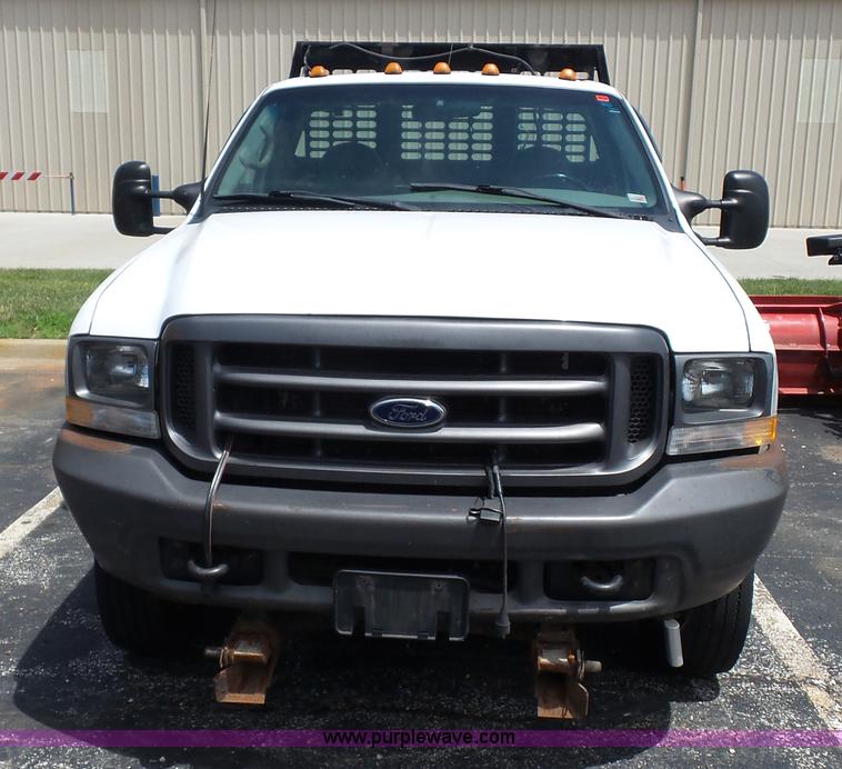image for item L2894 2002 Ford F550 Super Duty flatbed truck