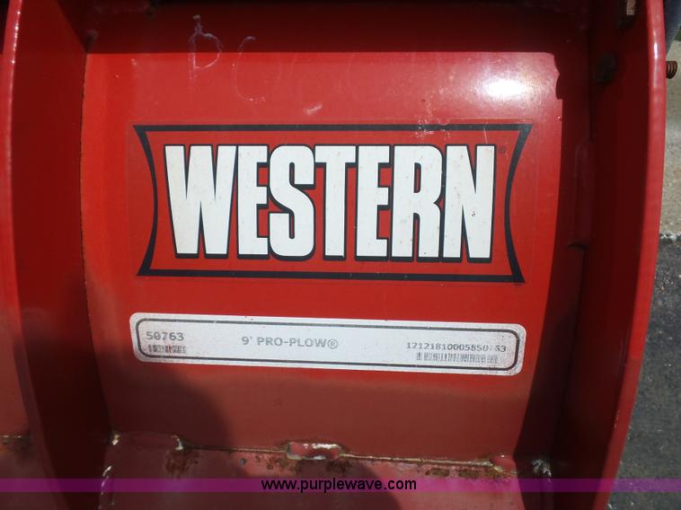 image for item L2894 2002 Ford F550 Super Duty flatbed truck