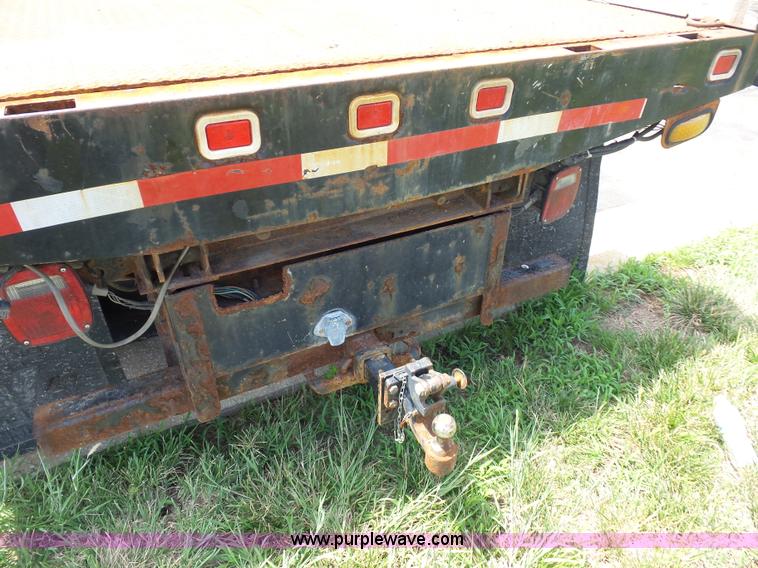 image for item L2894 2002 Ford F550 Super Duty flatbed truck