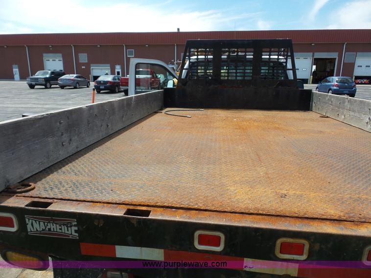 image for item L2894 2002 Ford F550 Super Duty flatbed truck