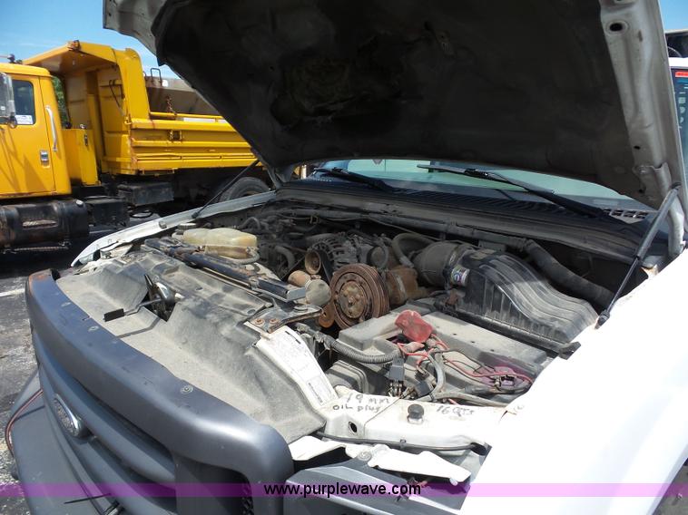 image for item L2894 2002 Ford F550 Super Duty flatbed truck