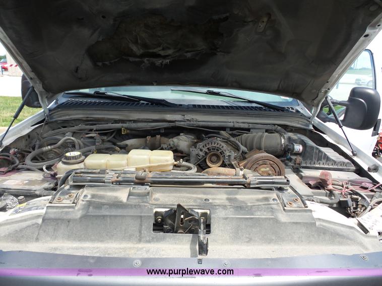 image for item L2894 2002 Ford F550 Super Duty flatbed truck