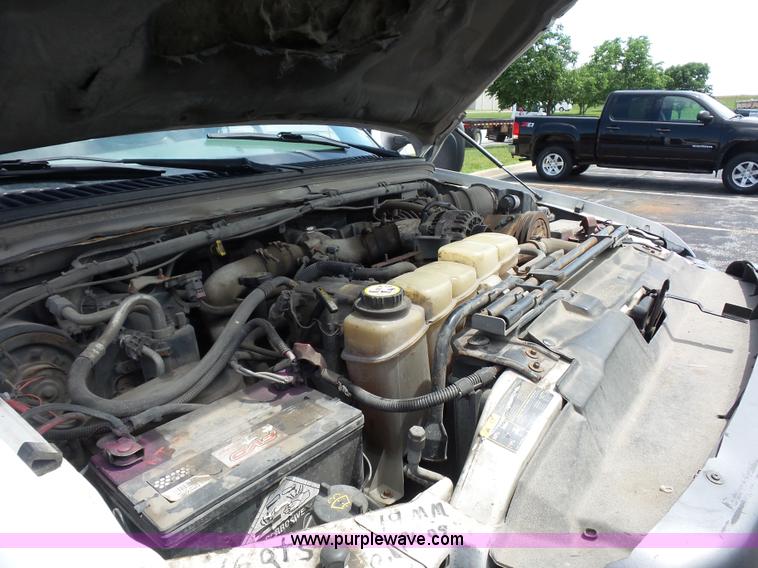 image for item L2894 2002 Ford F550 Super Duty flatbed truck