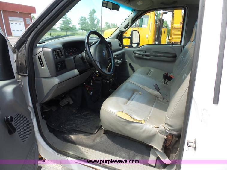 image for item L2894 2002 Ford F550 Super Duty flatbed truck