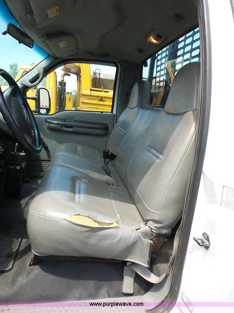 image for item L2894 2002 Ford F550 Super Duty flatbed truck