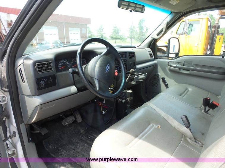 image for item L2894 2002 Ford F550 Super Duty flatbed truck