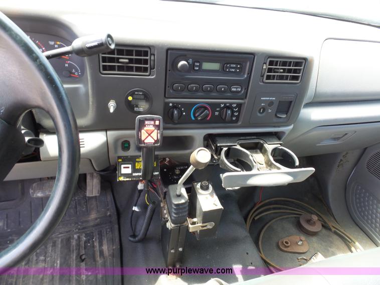 image for item L2894 2002 Ford F550 Super Duty flatbed truck