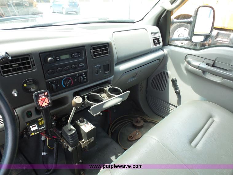 image for item L2894 2002 Ford F550 Super Duty flatbed truck