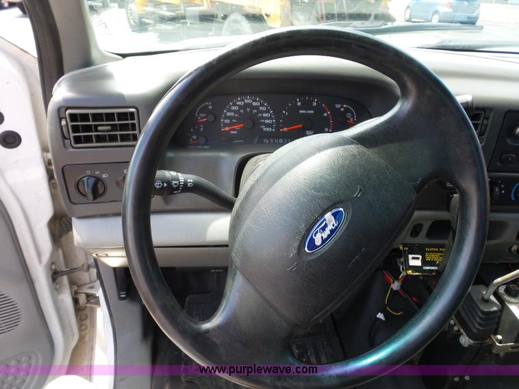 image for item L2894 2002 Ford F550 Super Duty flatbed truck