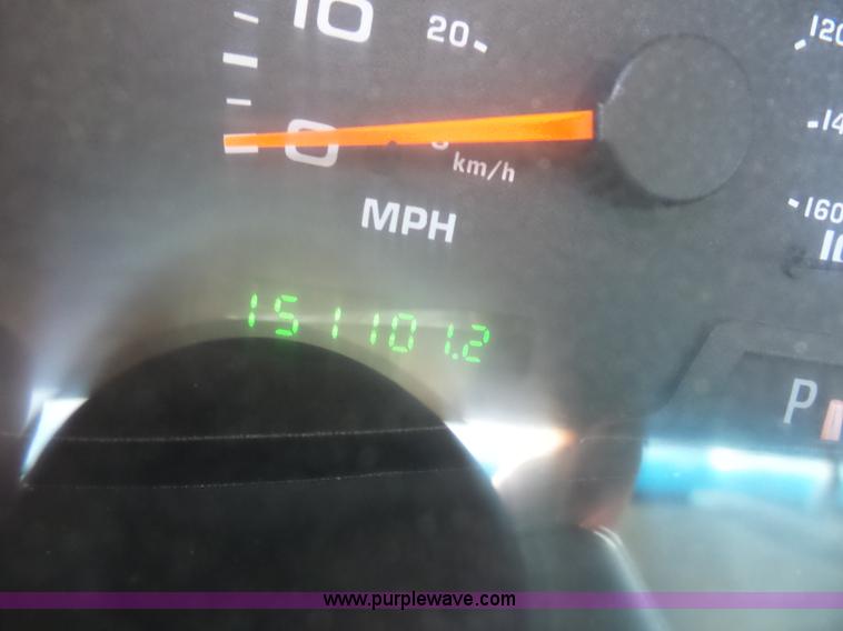 image for item L2894 2002 Ford F550 Super Duty flatbed truck