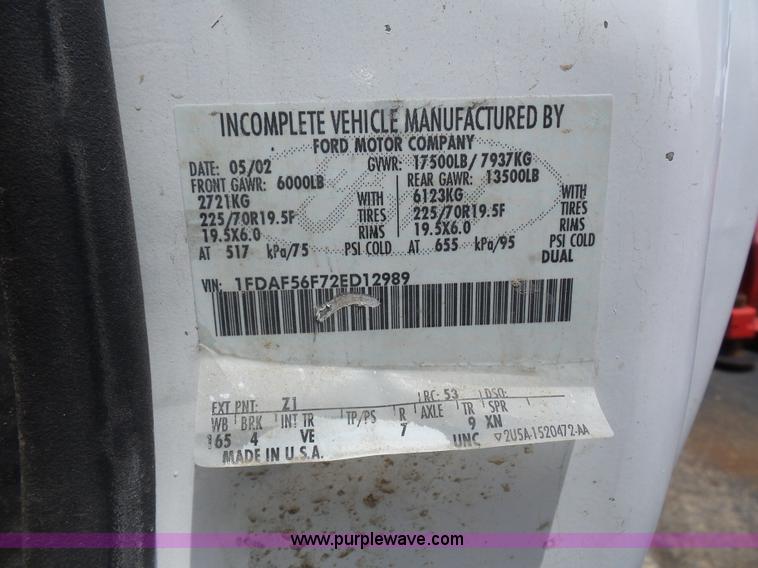 image for item L2894 2002 Ford F550 Super Duty flatbed truck