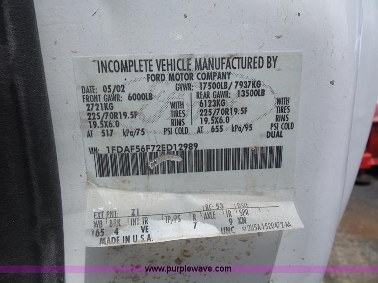 image for item L2894 2002 Ford F550 Super Duty flatbed truck