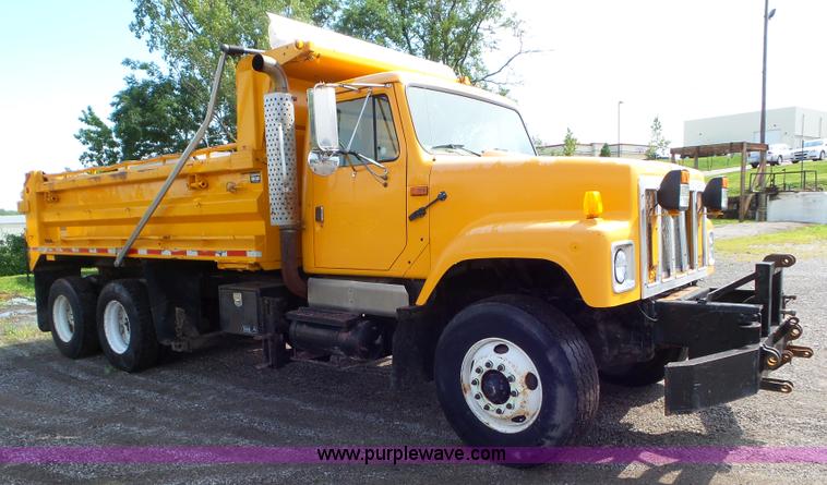image for item L6796 2002 International F2554 dump truck