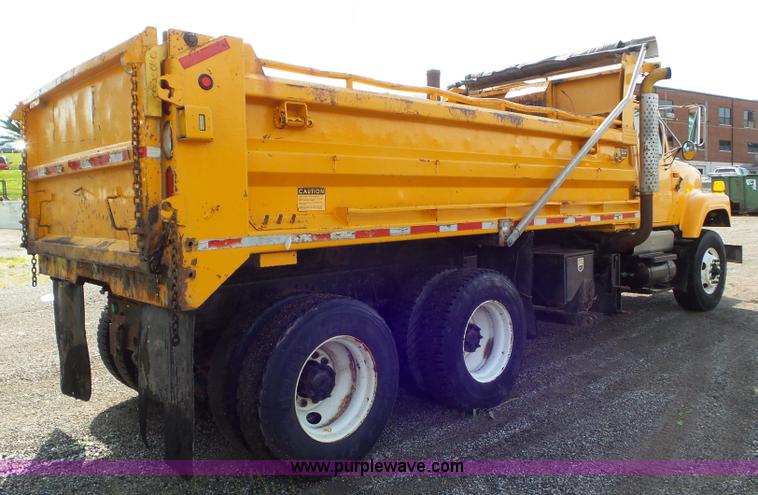 image for item L6796 2002 International F2554 dump truck