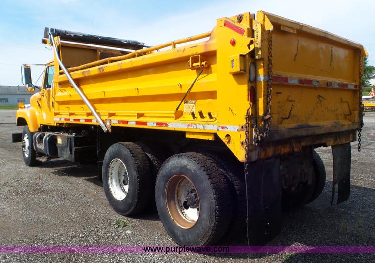 image for item L6796 2002 International F2554 dump truck