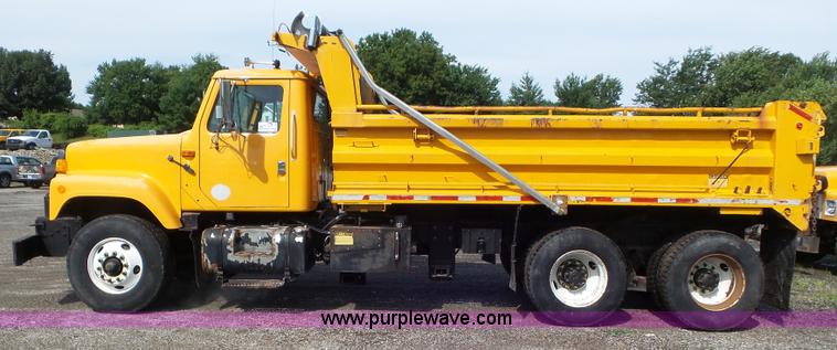 image for item L6796 2002 International F2554 dump truck