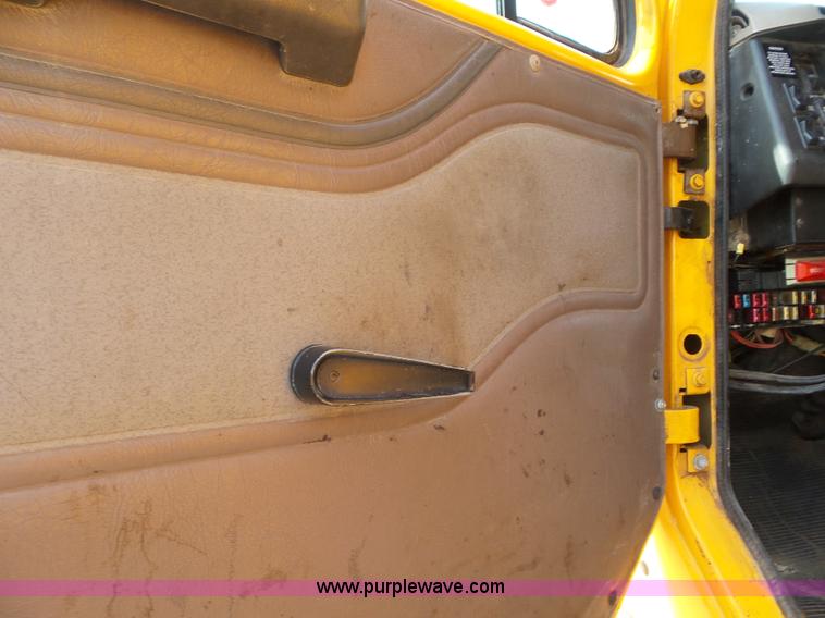 image for item L6796 2002 International F2554 dump truck