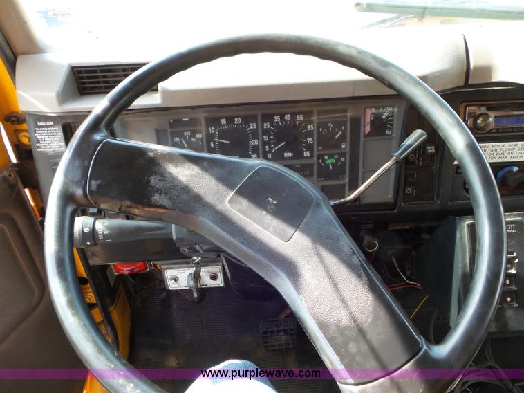 image for item L6796 2002 International F2554 dump truck