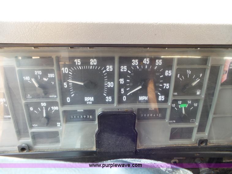 image for item L6796 2002 International F2554 dump truck