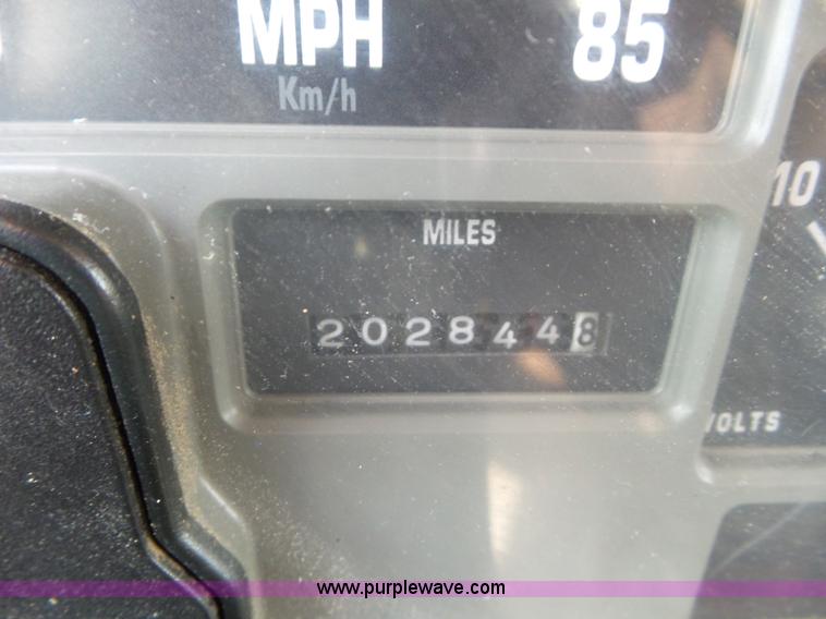 image for item L6796 2002 International F2554 dump truck