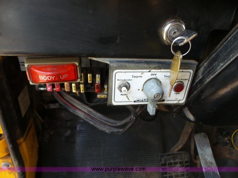 image for item L6796 2002 International F2554 dump truck