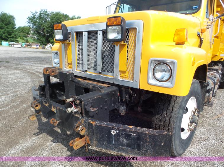 image for item L6796 2002 International F2554 dump truck