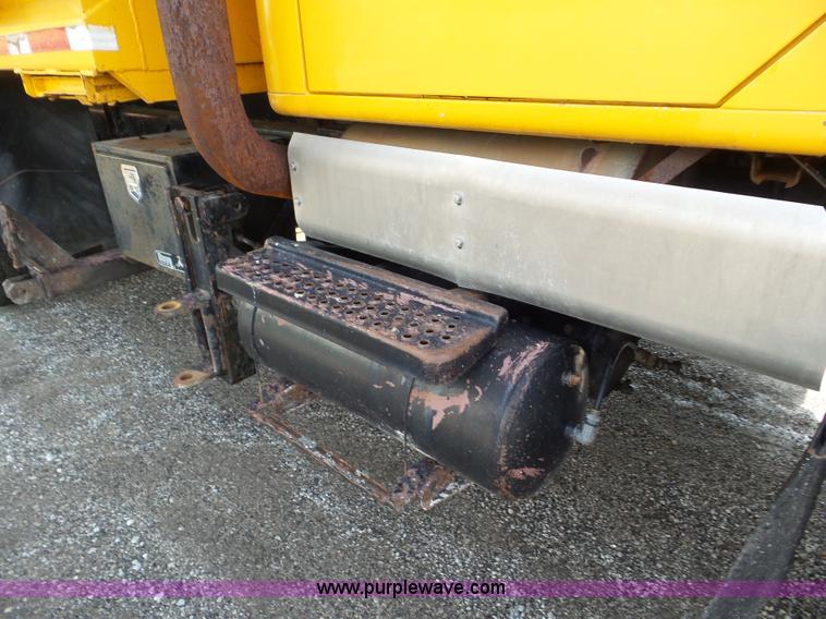 image for item L6796 2002 International F2554 dump truck