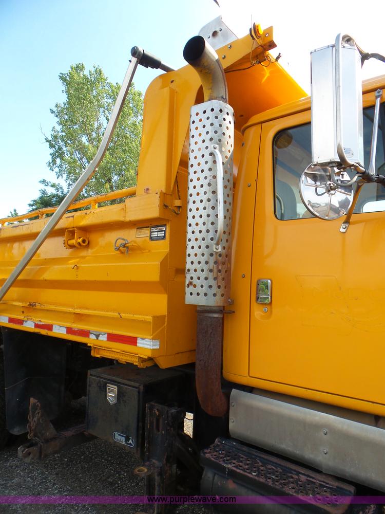 image for item L6796 2002 International F2554 dump truck